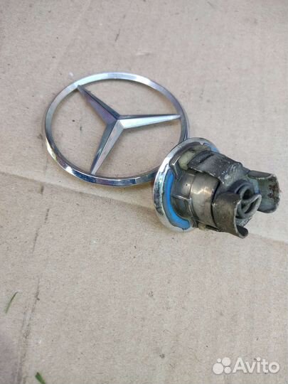 Эмблема капота mercedes w212