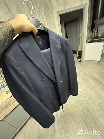 Костюм двубортный мужской