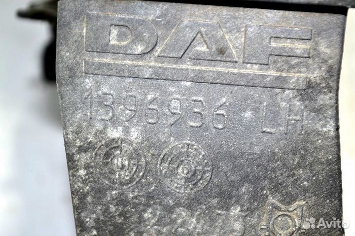 Кронштейн крепления фары, левой DAF XF105 (01.05)