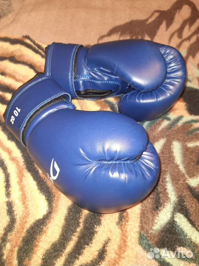 Боксерские перчатки 10 oz Demix