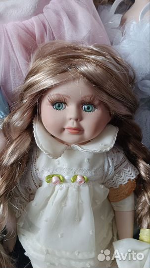 Кукла фарфоровая