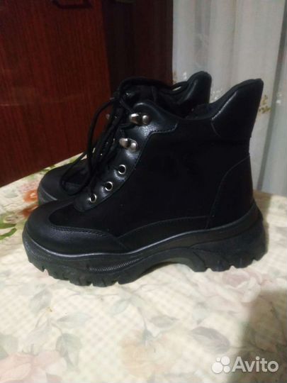 Ботинки женские(36размер)