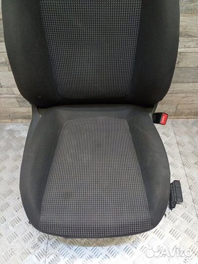 Сиденье переднее правое Opel Corsa D A12XER 2013