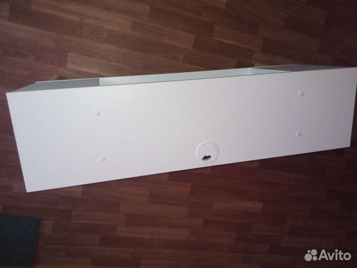 Тумба под телевизор с деревянными ножками