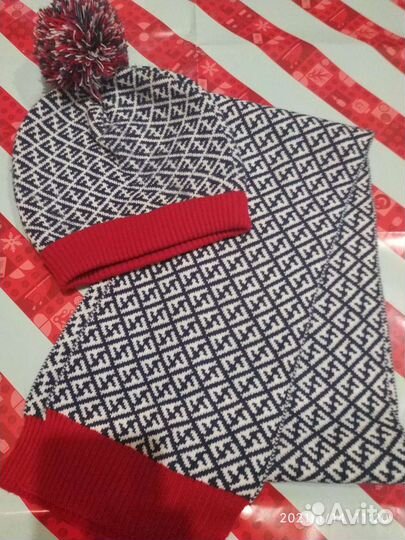 Комплект Fendi шапка, шарф для девочки на 1-2 года