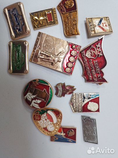 Значки нагрудные времен СССР
