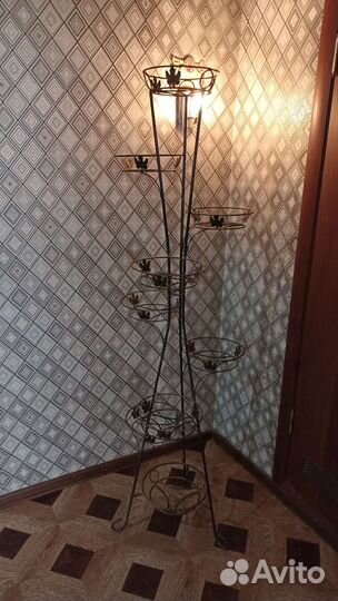 Подставка под цветы металлическая