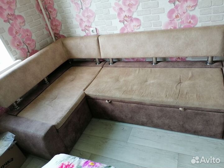Продам угловой диван на кухню