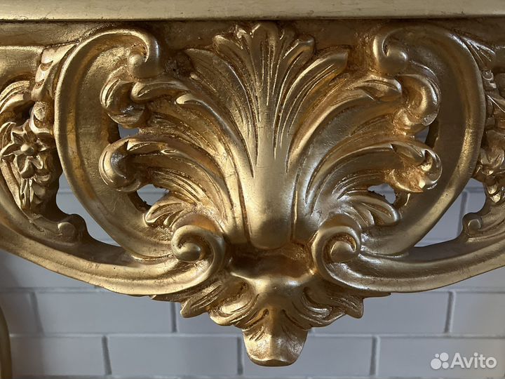 Консоль производства Италии