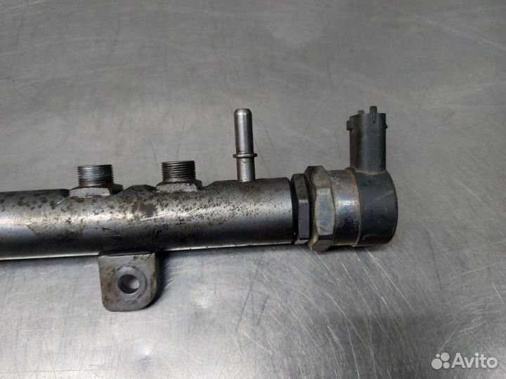 Топливная рейка левая Jeep Grand Cherokee WK2