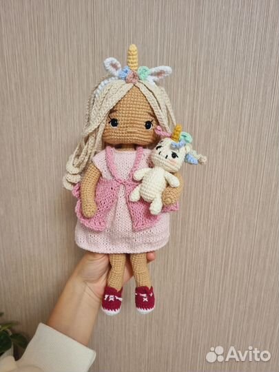 Вязаная кукла ручной работы