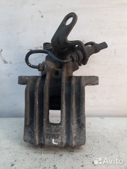 Суппорт тормозной задний левый Volkswagen Golf