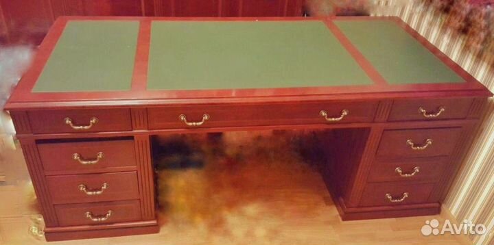 Стол красное дерево натуральная кожа Испания