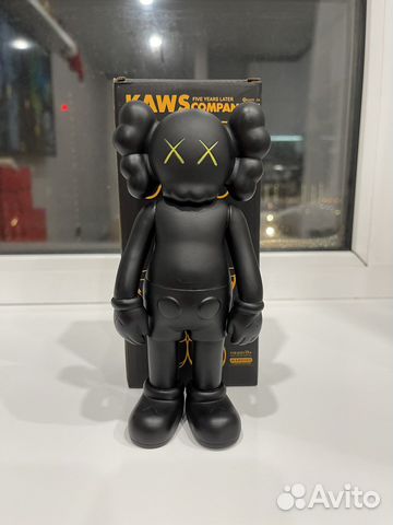 Коллекционная фигурка kaws