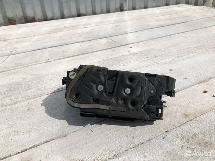 Volkswagen Tiguan 17- Замок двери передний левый