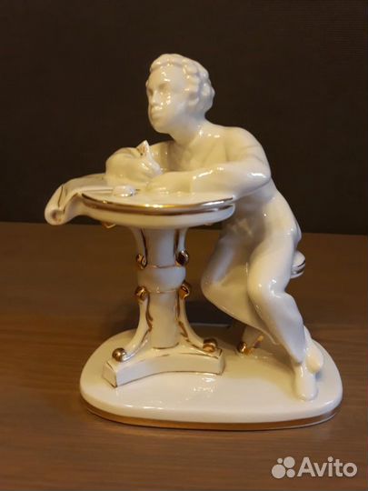 Статуэтки фарфоровые