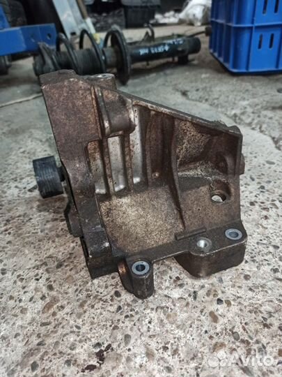 Кронштейн генератора BMW X3