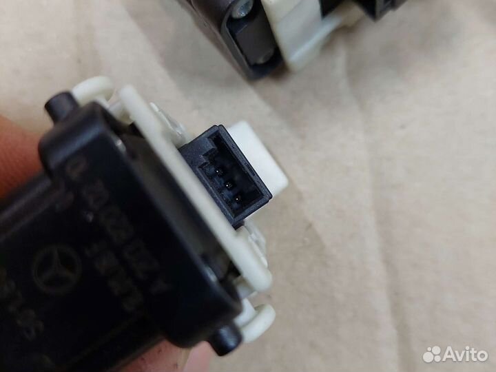 Кнопка стеклоподъемника Mercedes C-Class W203 OM