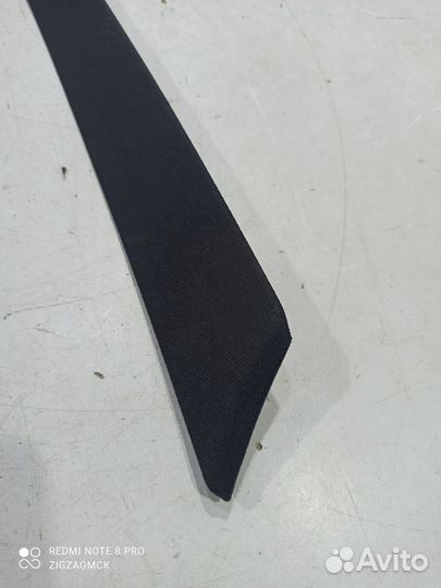 Обшивка крышки багажника (правая) (Audi Q8)