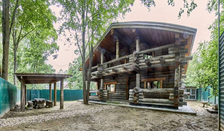 Дом 200 м² на участке 6 сот.