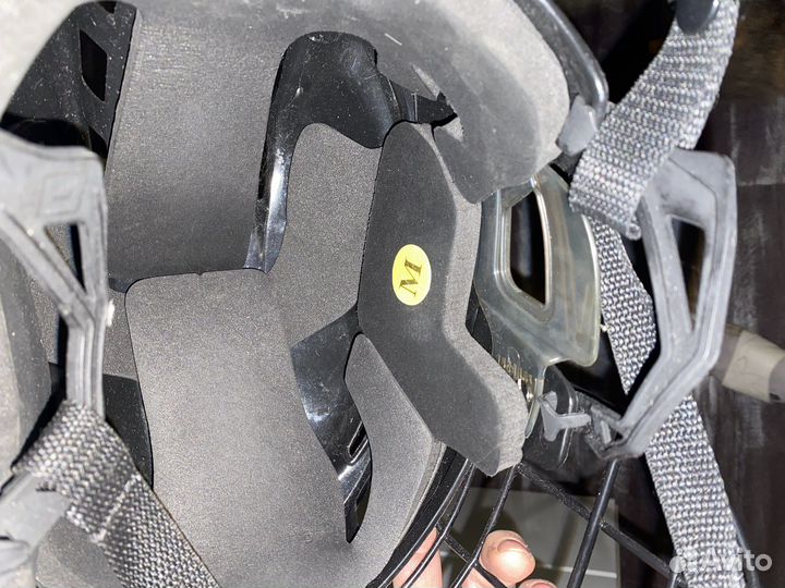 Хоккейный шлем