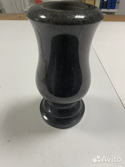 Вазы гранитные