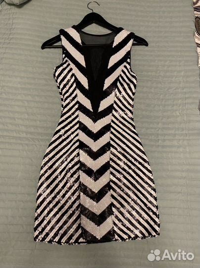 Платье с пайетками bebe