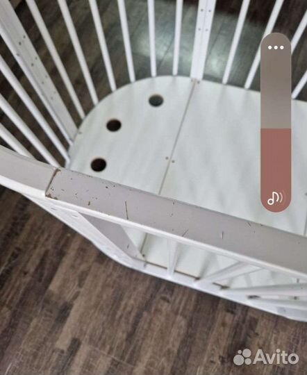 Детская кроватка с маятником