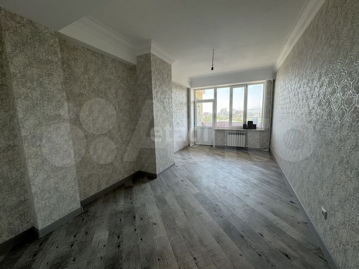 2-к. квартира, 77 м², 9/10 эт.