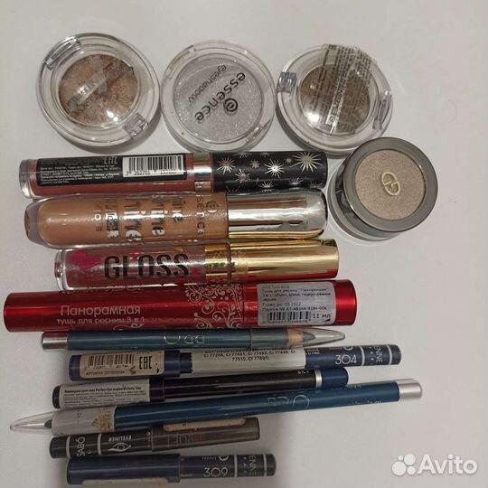 Набор косметики бу. срок годности истек