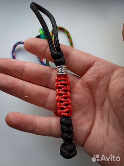 Темляк брелок из паракорда