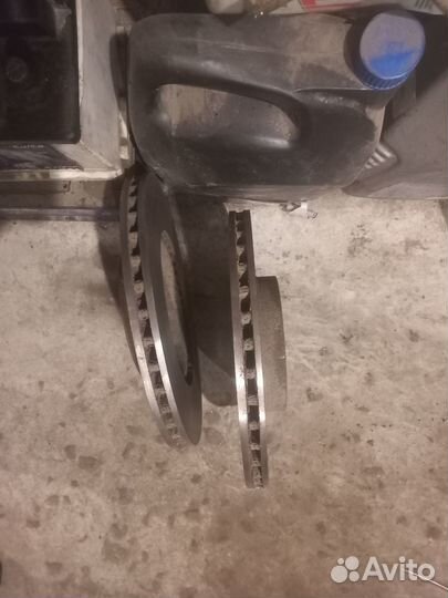 Диск тормозной передний вент. c Пассат B7