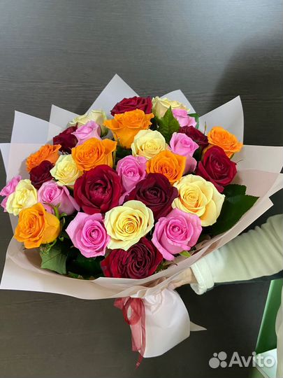 Букет из разноцветных роз доставка