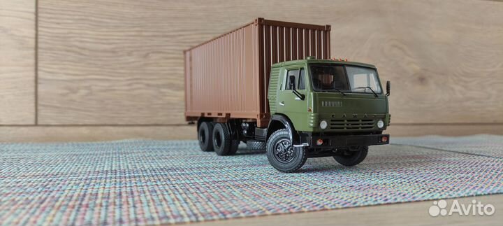 Камаз 53212 контейнеровоз, коричневый контейнер