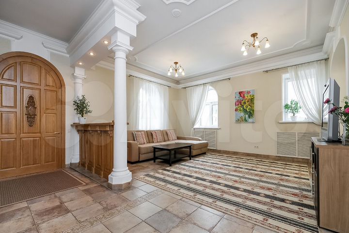 Дом 571 м² на участке 12 сот.