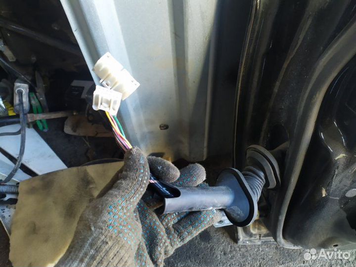 Проводка (коса) дверная передняя правая Mitsubishi