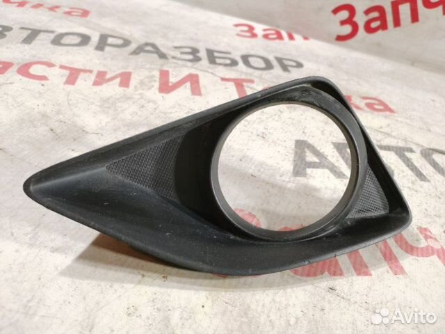 Накладка противотуманной фары правая Toyota