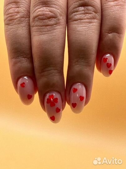 Модель на маникюр с покрытием гель лак