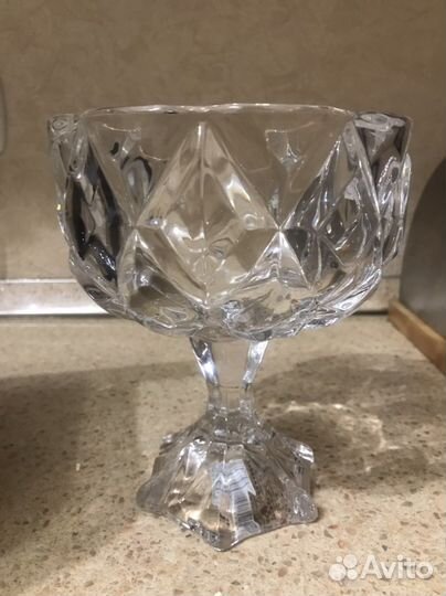 Конфетница на ножке