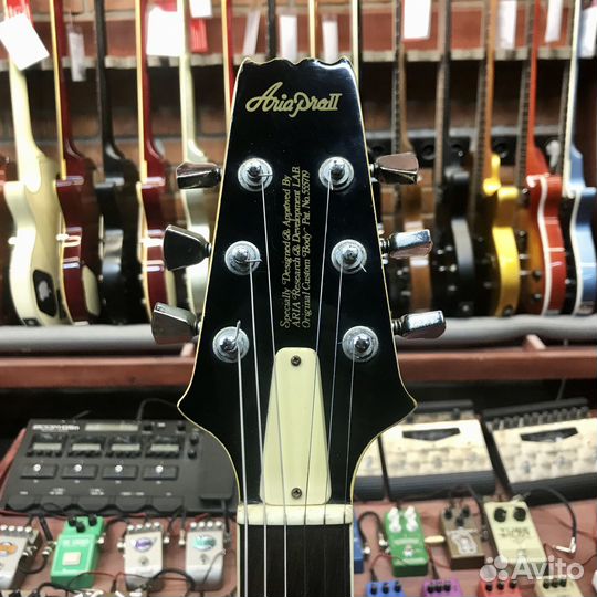 Полуакустическая электрогитара Aria Pro винтаж