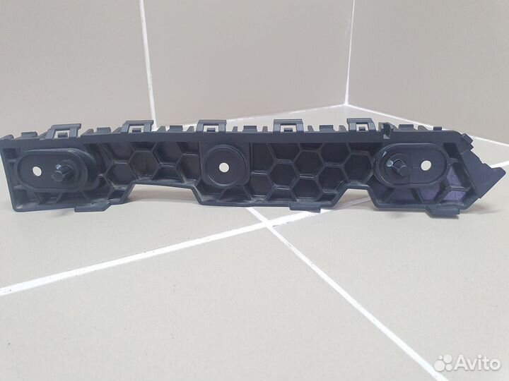 Кронштейн переднего бампера правый Omoda C5 T19C