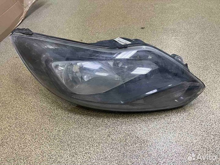 Фара галогеновая передняя правая Ford Focus 3