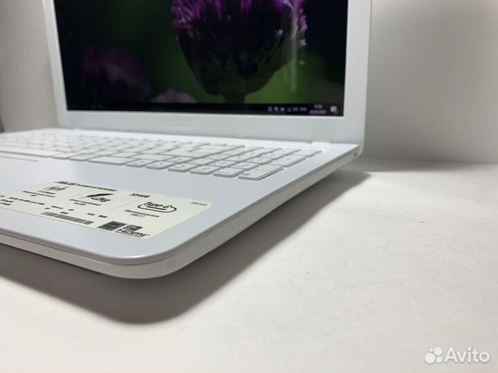 Идеальный как новый ноутбук Asus intel/4gb/ssd