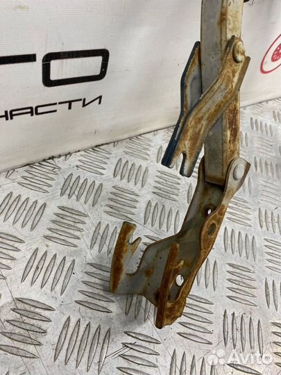 Б/У петля крышки багажника задний правый Chevrolet