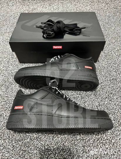 Nike air force 1 supreme black на руках