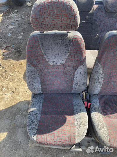 Продам сиденья лада калина