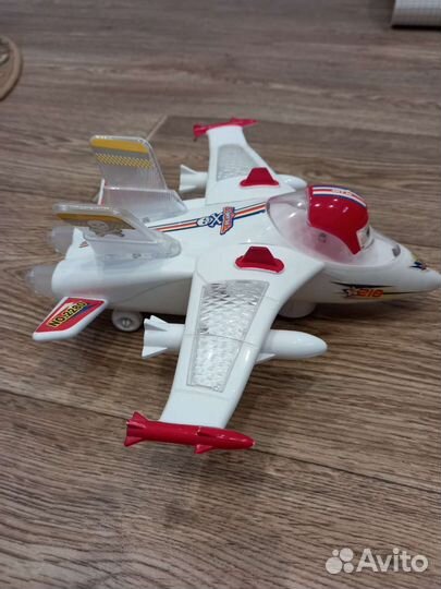 Самолет музыкальный