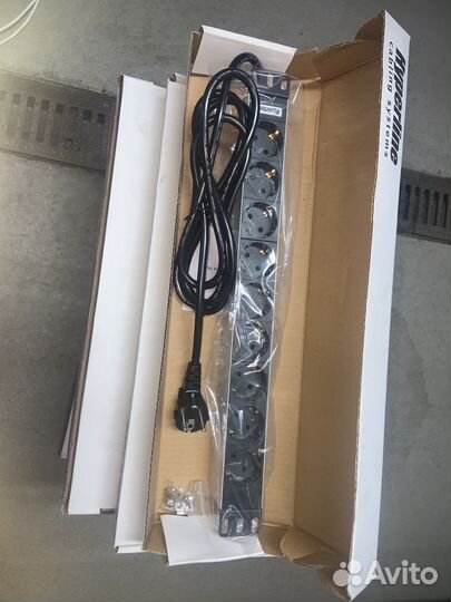 Блок розеток Hyperline SHE19-9SH-2.5EU. Новые