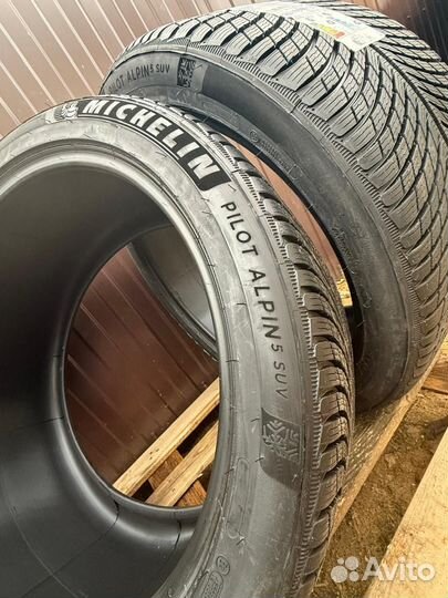 Michelin Pilot Alpin 5 SUV 305/35 R23 и 285/40 R23