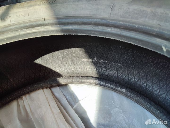 Goodyear UltraGrip Ice Arctic SUV 215/55 R18